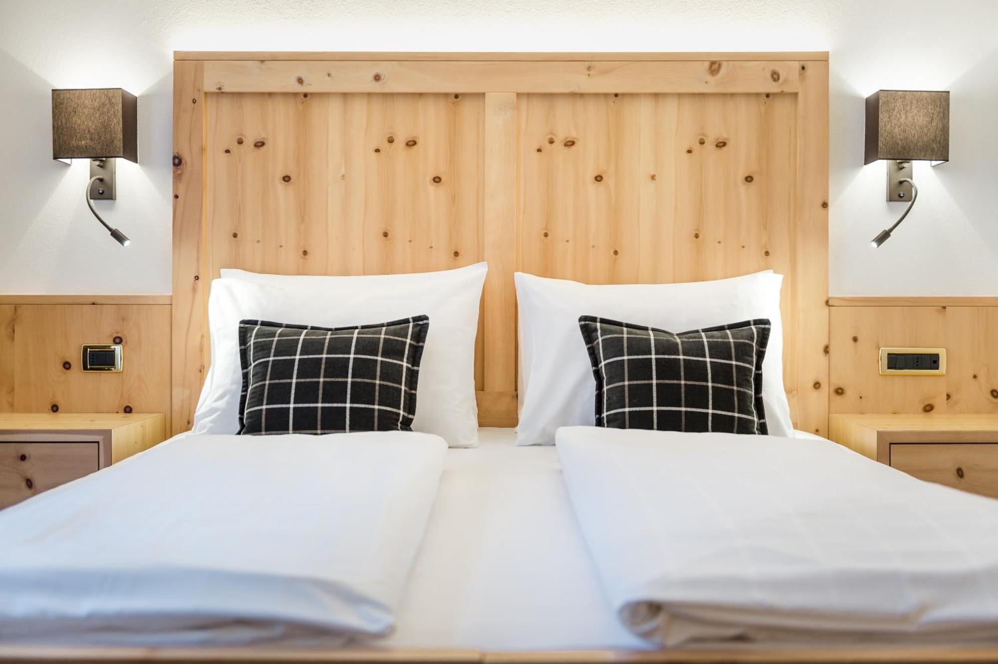 Hotel Des Alpes Ла Виля Екстериор снимка
