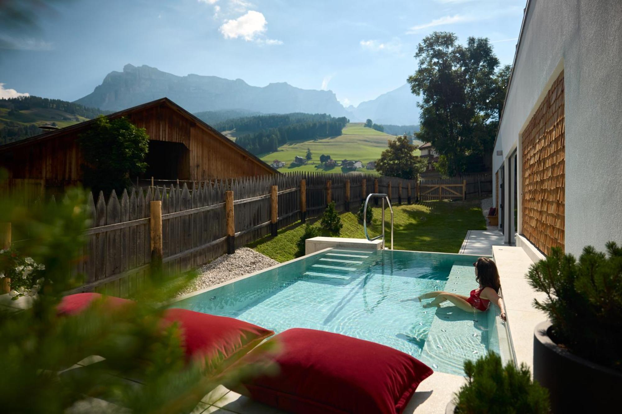 Hotel Des Alpes Ла Виля Екстериор снимка