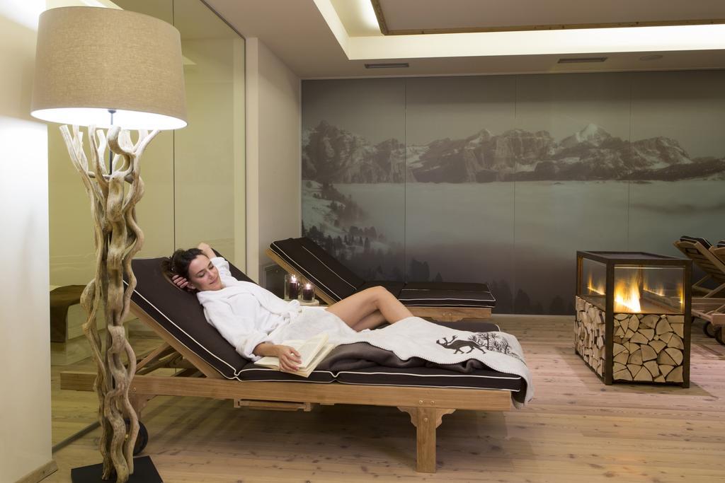 Hotel Des Alpes Ла Виля Екстериор снимка