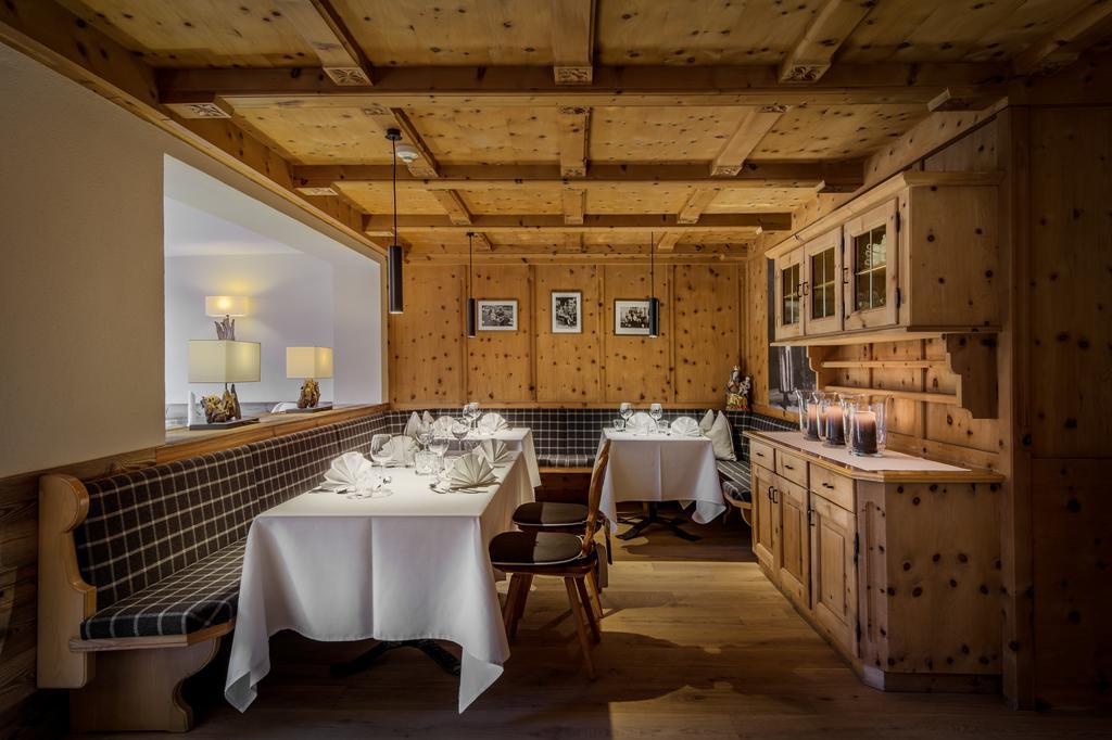 Hotel Des Alpes Ла Виля Екстериор снимка