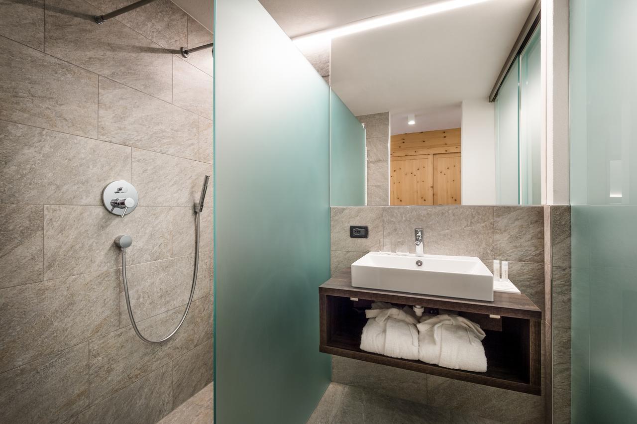 Hotel Des Alpes Ла Виля Екстериор снимка