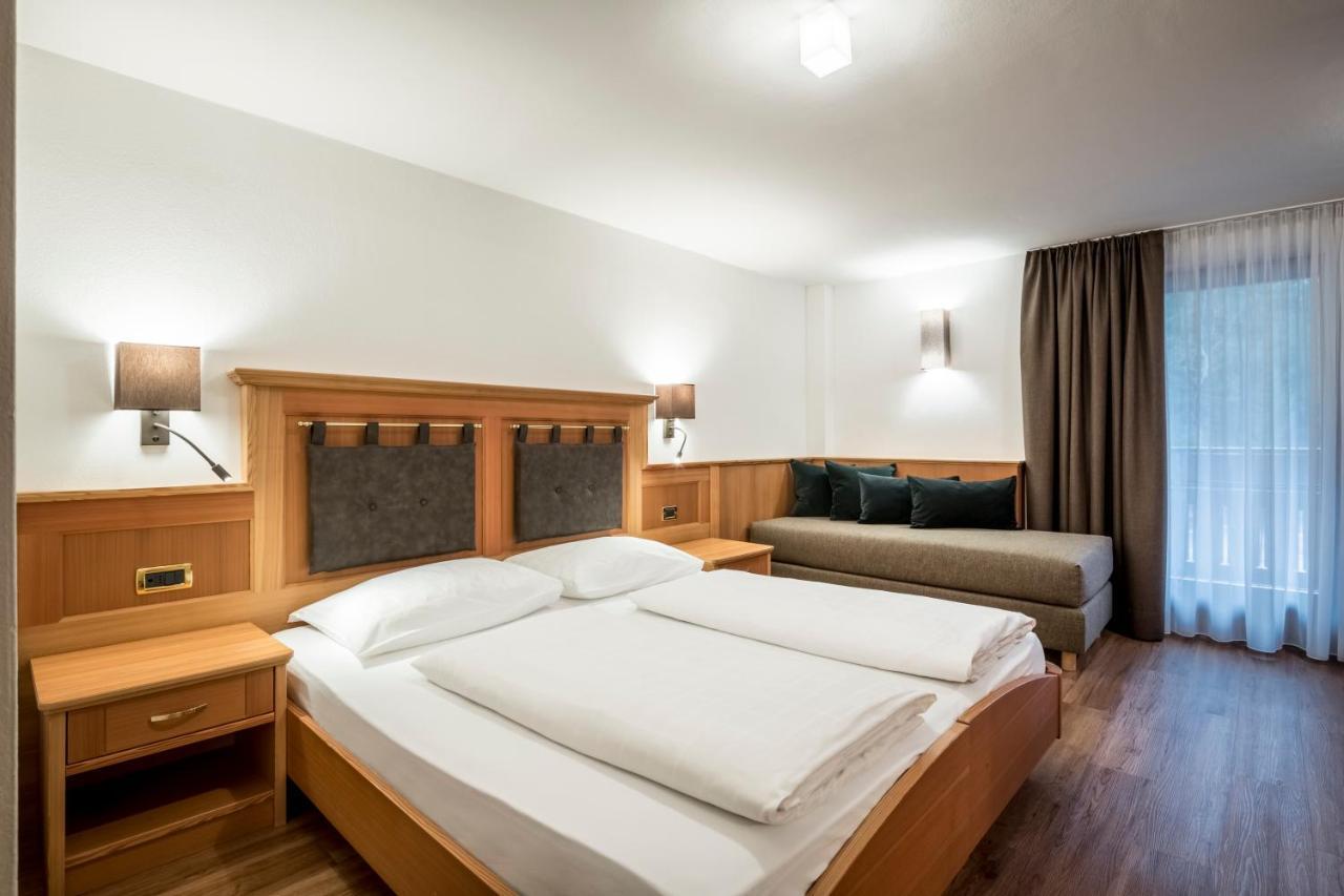 Hotel Des Alpes Ла Виля Екстериор снимка