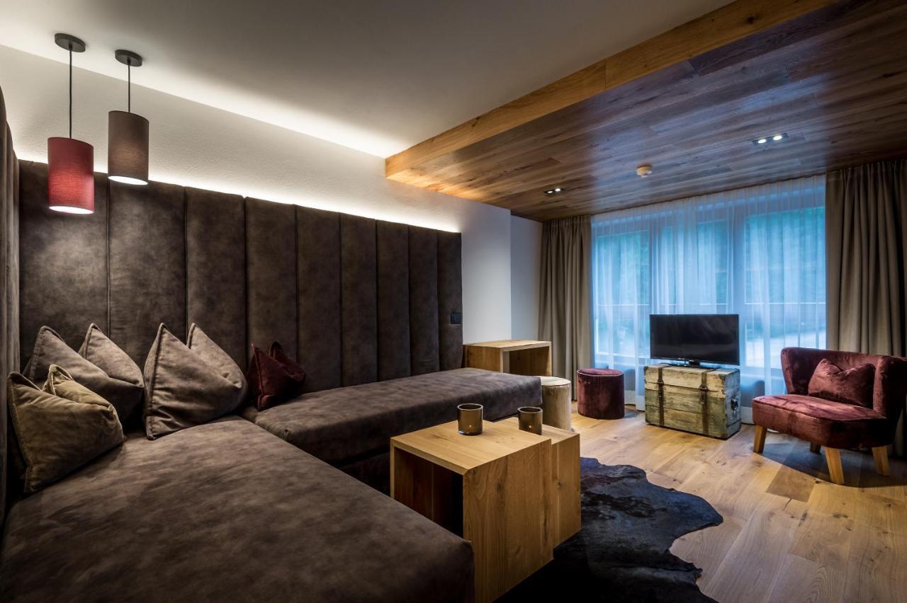 Hotel Des Alpes Ла Виля Екстериор снимка