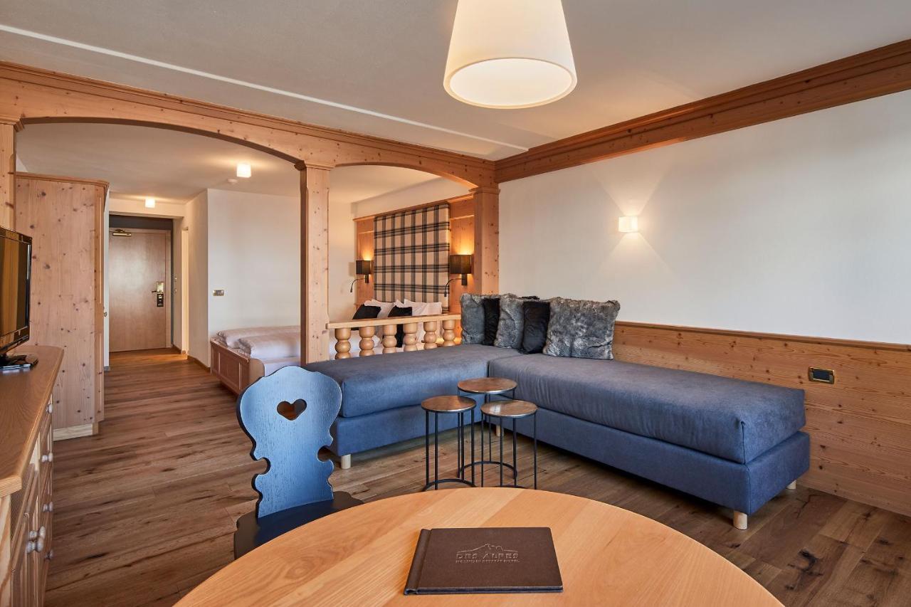 Hotel Des Alpes Ла Виля Екстериор снимка